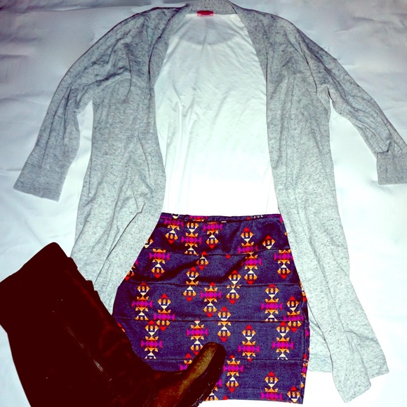 Nollie Dresses & Skirts - Patterned Skirt -tight, short & stretchy